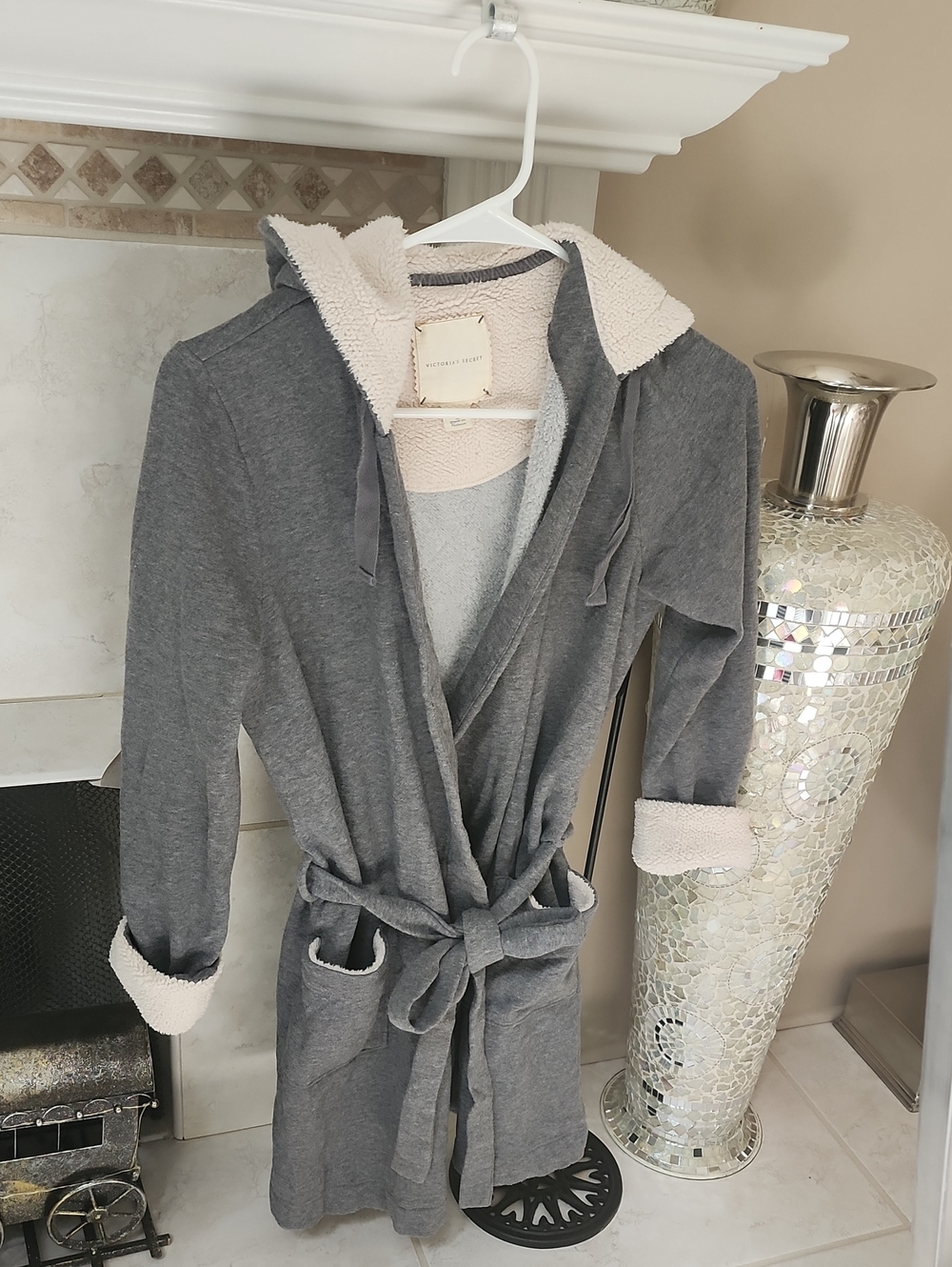🌟❤️ VICTORIA'S SECRET GRAY SHERPA HOODED SHORT ROBE ❤️🌟